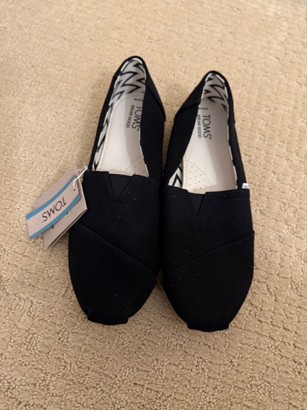 NWT black Toms
